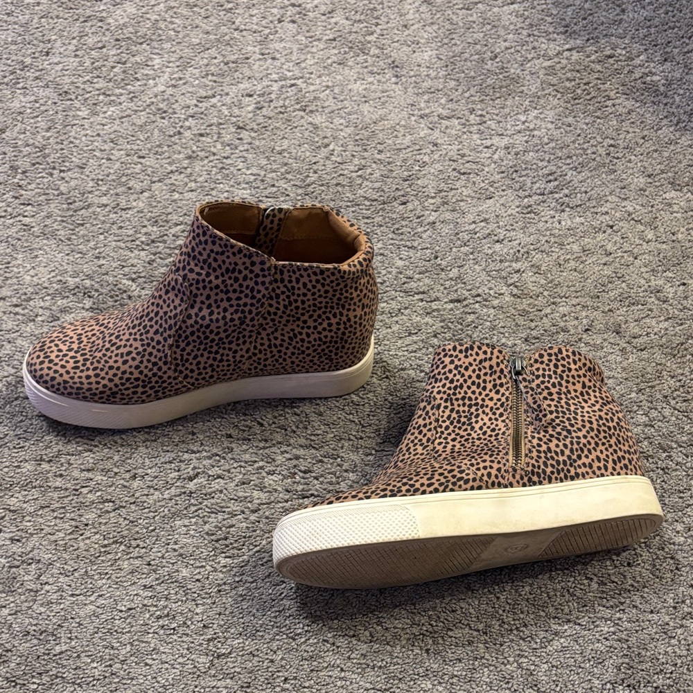 Universal Thread Leopard Print Wedges - Picture 2 of 4